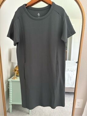 Lou & Grey Dark Charcoal Short-Sleeve Ribbed Leisure Dress